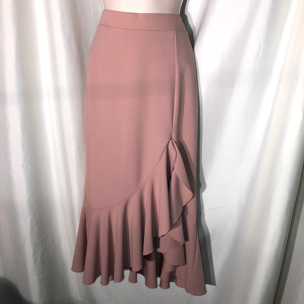 Gorgeous never worn skirt! Pretty mauvey blush with a flowing ruffled thigh slit